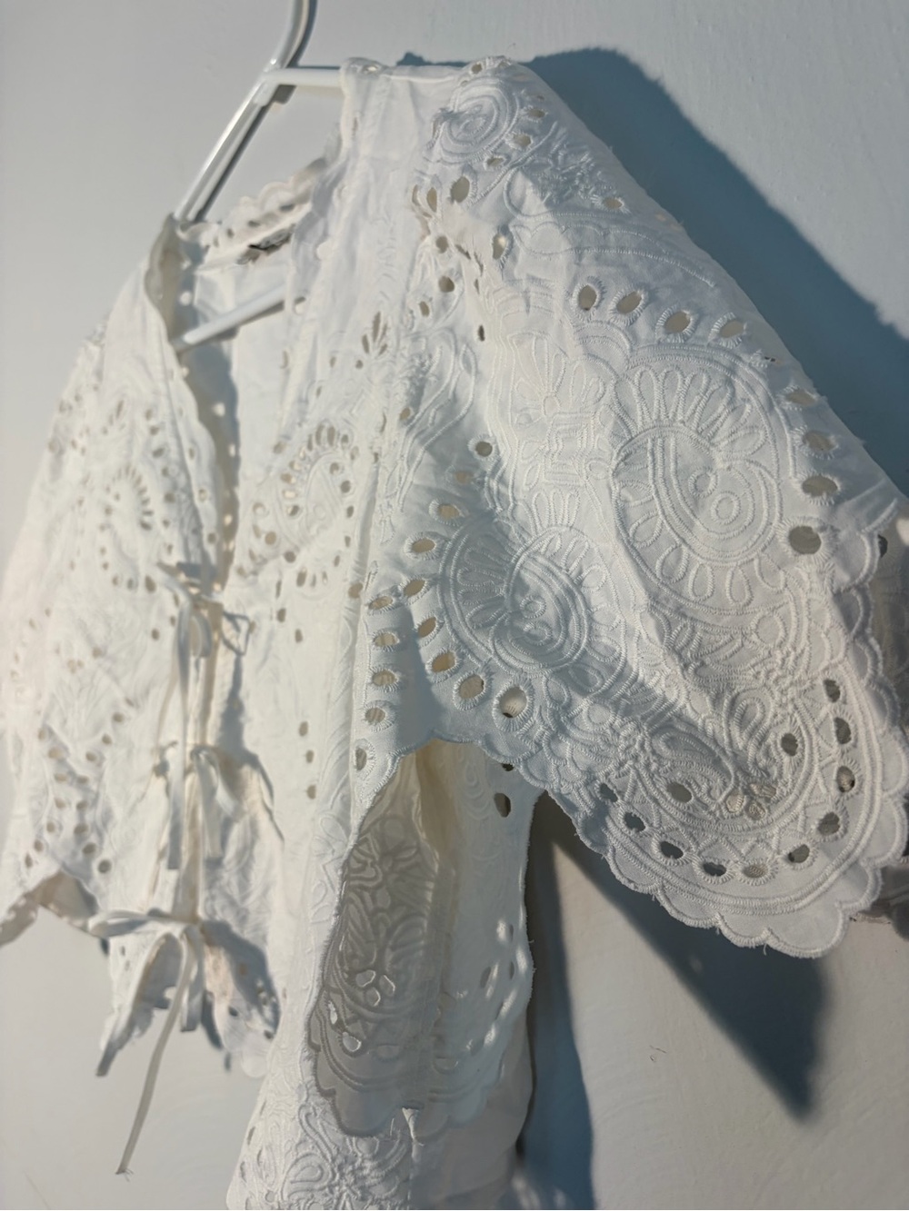 Moon River White Eyelet Lace Tie-Front Blouse size lg